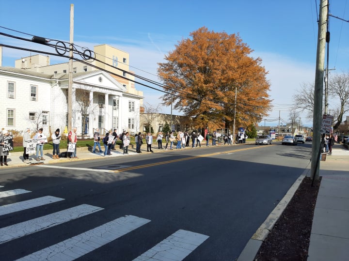 Protesters turn out at Beebe Hospital calling for end to vaccine mandate