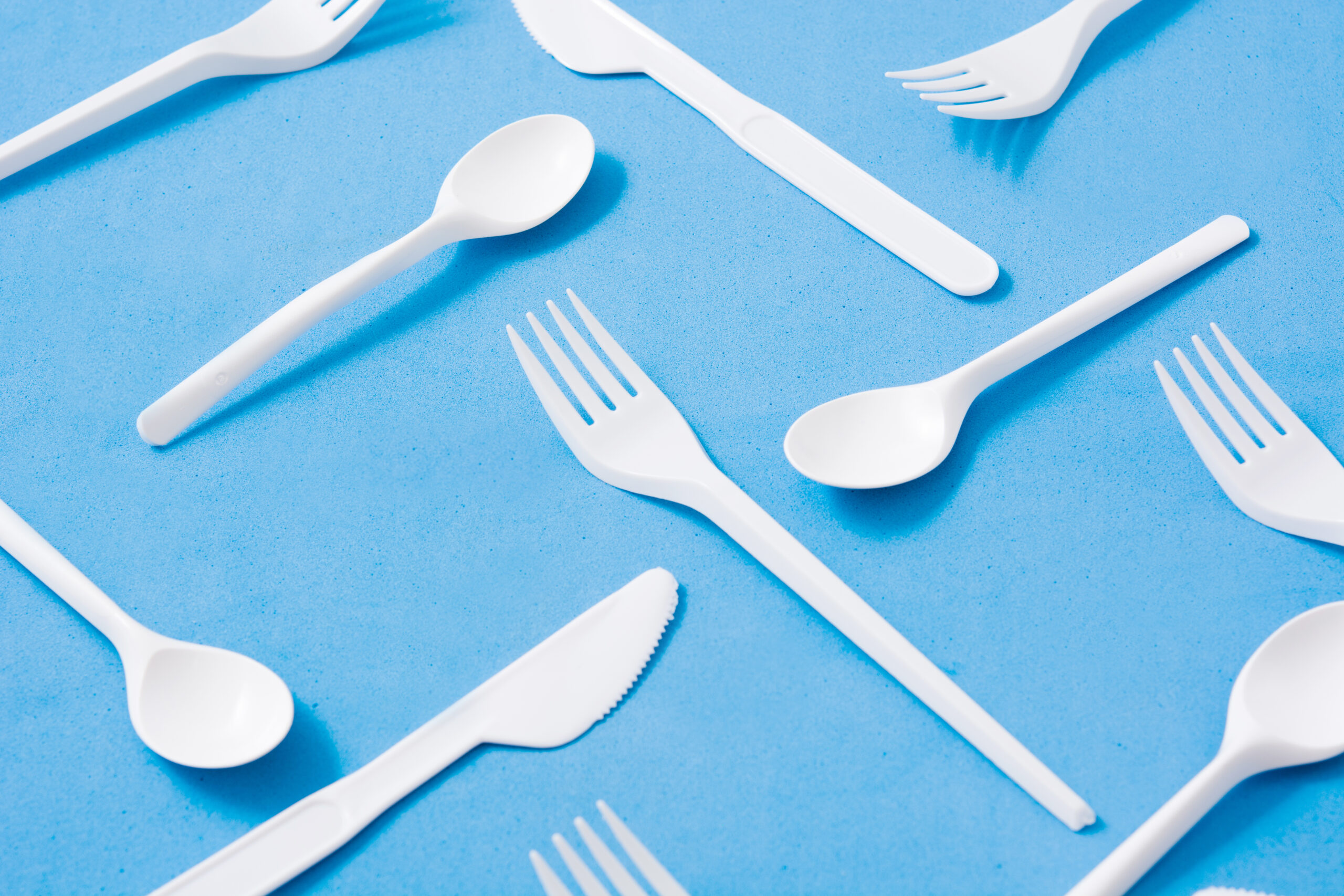 Delaware Lawmakers Advance Bill to Limit Takeout Utensils, Prompting Pushback