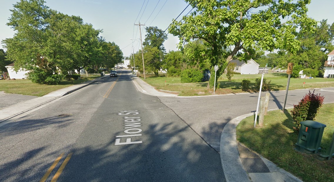 WATER LEAK SHUTS DOWN INTERSECTION IN BERLIN
