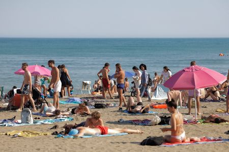 European Tourism Shifts as American Travel Slows, Asian Visitors Surge