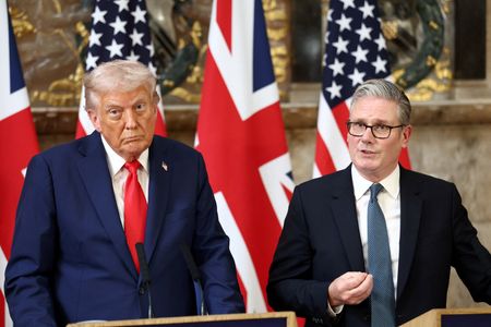 Trump Criticizes UK Leader Over Military Base Deal in Diego Garcia