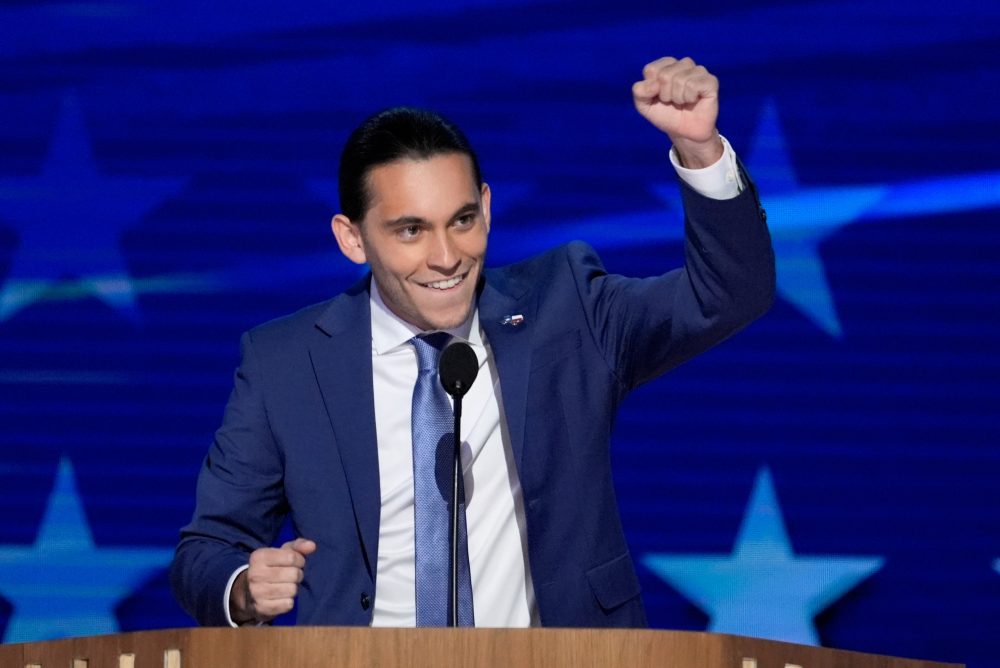 Dems Turn to Social Media Stars to Reconnect with Latino Voters