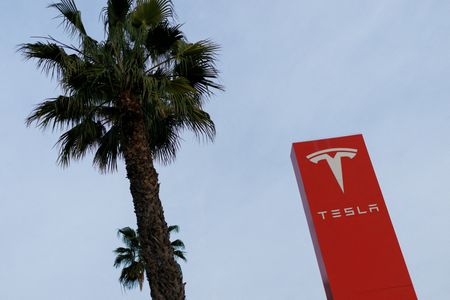 Auto Industry Faces Split Rules as Trump, California Battle Over Electric Vehicles
