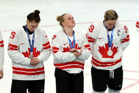 Canadian Hockey Captain Encourages Team After Olympic Silver Medal Loss