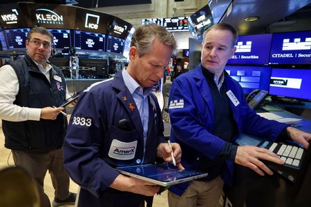 Wall Street Futures Show Little Movement as Investors Eye Key Economic Reports