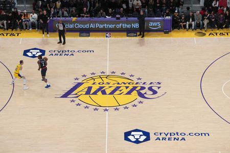 Kawhi Leonard Leaves Lakers Game Early Due to Ankle Injury