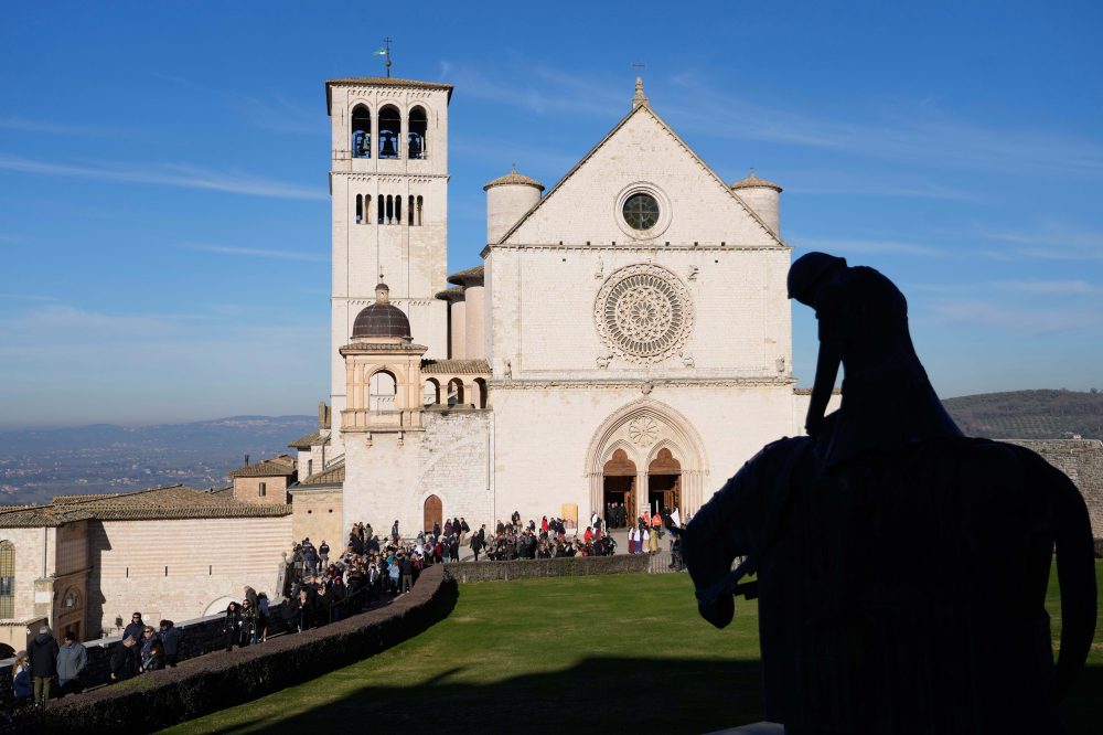 St. Francis’ Remains Put on Public Display for First Time in Italy