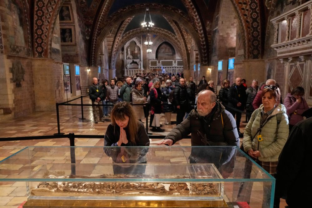 Historic First: St. Francis’ Remains Displayed Publicly After 800 Years