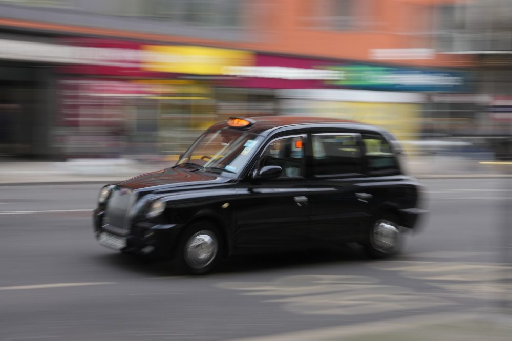 Self-Driving Taxis Head to London, Traditional Cab Drivers Push Back