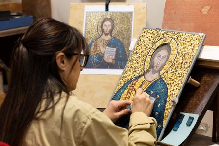 Vatican Artists Keep Ancient Mosaic Tradition Alive in St. Peter’s Basilica