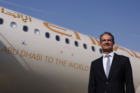 Middle Eastern Airline Posts Record Profits Despite Global Aviation Challenges