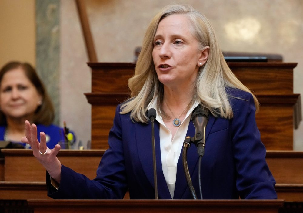Virginia Governor Spanberger Chosen to Deliver Democratic Response to Trump Speech