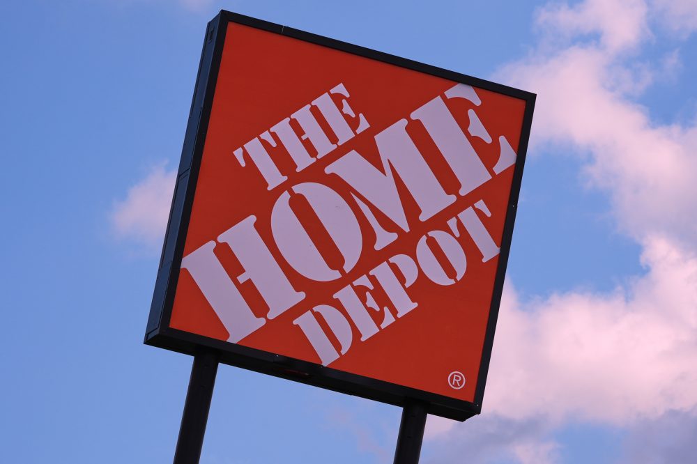 Home Depot Beats Earnings Forecast Despite Consumer Spending Pullback