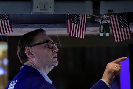 Stock Markets Set for Small Rebound Amid Ongoing Tariff and AI Concerns