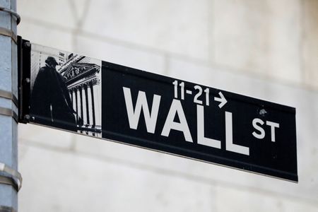 Stock Market Expected to Rise 10% Despite Trade and AI Worries, Poll Shows