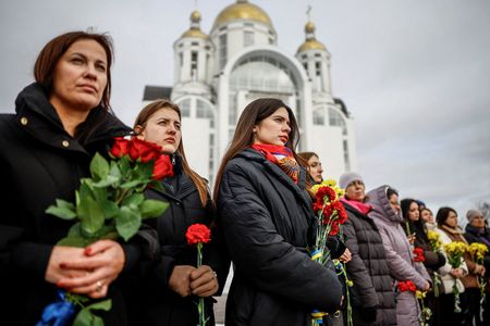 Bipartisan Senators Rally Behind Ukraine Before Trump’s State of Union