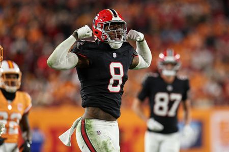 Atlanta Falcons Use Franchise Tag to Keep Tight End Kyle Pitts for $16.5M