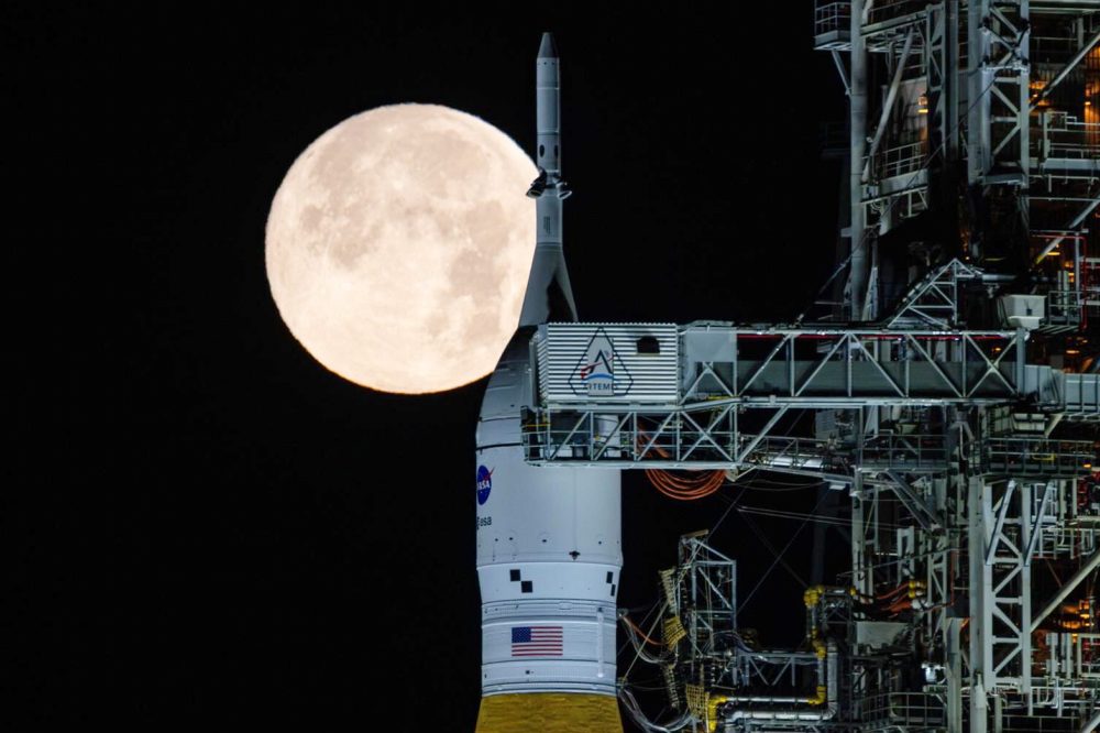 Moon Rocks From Apollo Missions Reveal Surprising Magnetic Field History