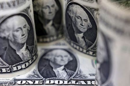 U.S. Dollar Weakens as Nvidia Earnings Boost Markets Amid Tariff Uncertainty