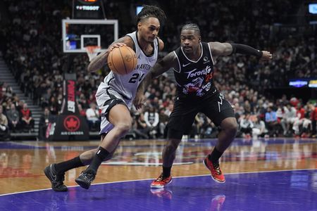 Spurs Extend Win Streak to 10 Games with Dramatic Comeback Victory Over Raptors