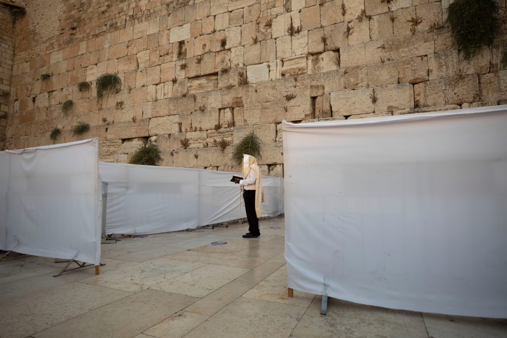 Israeli Parliament Advances Bill to End Mixed-Gender Prayer at Western Wall