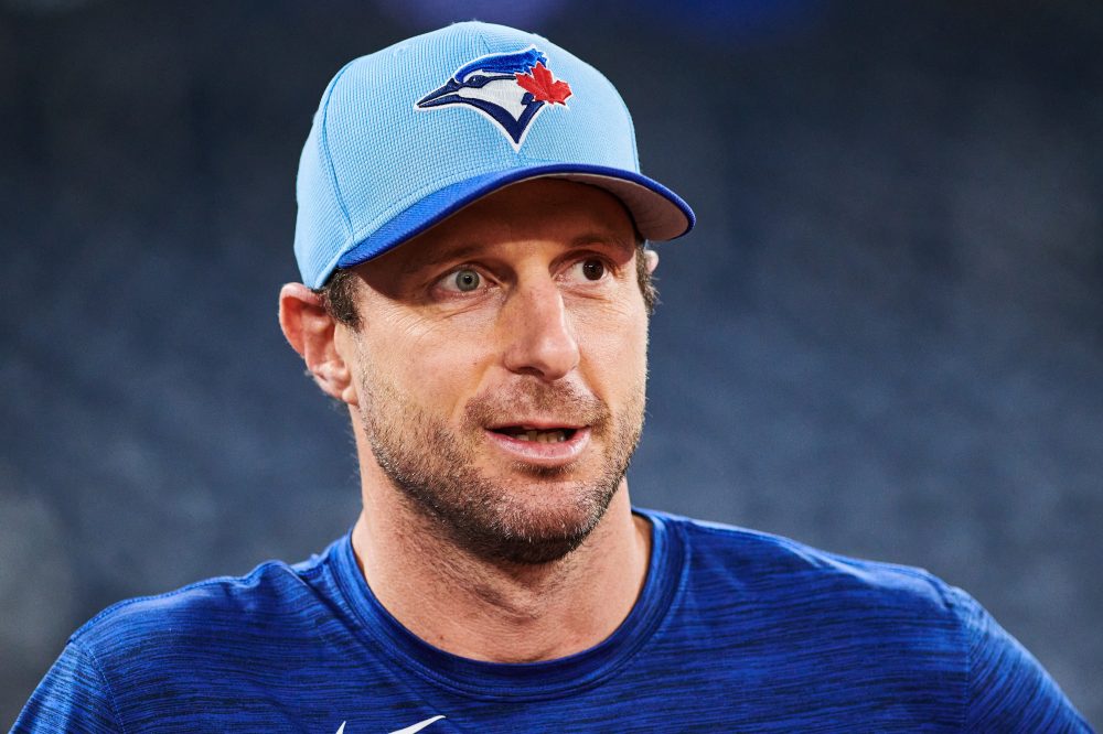 Young Daughter’s Letter Helps Convince Blue Jays to Re-Sign Veteran Pitcher