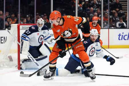 Kreider’s Overtime Heroics Lift Ducks Over Jets 5-4 in Thrilling Finish