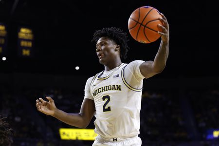 Michigan Basketball Player L.J. Cason Suffers Season-Ending Knee Injury
