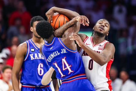 Second-Ranked Arizona Gets Revenge Against Kansas in College Basketball Showdown