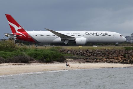 Qantas Stock Plunges 10% as Middle East Conflict Disrupts Global Aviation