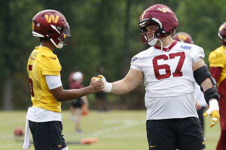 Washington Commanders Extend Offensive Lineman Nick Allegretti Through 2027