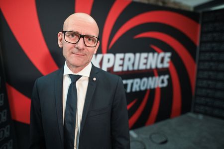 German Electronics CEO Steps Down as Chinese Takeover Looms