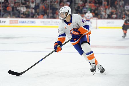 New York Islanders Forward Pageau Secures 3-Year Deal Worth $14.55M