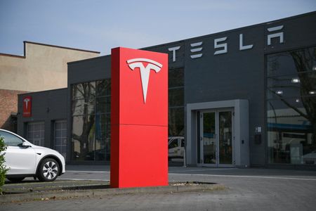 Tesla Berlin Workers Reject Union Control in Employee Council Vote
