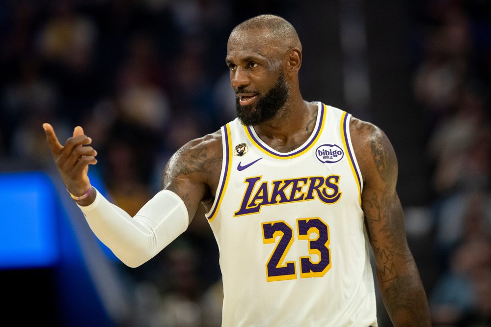 Lakers Star LeBron James Sits Out Second Game in Row Due to Injuries