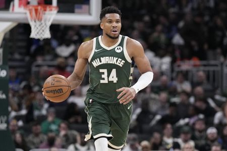 Giannis Antetokounmpo Benched for 30th Game This Season Due to Calf Injury