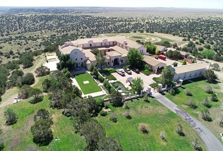 Epstein Accuser’s Brothers Rally at New Mexico Ranch, Seek Unredacted Files