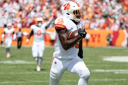 Steelers Land Cornerback Jamel Dean in $36.75M Deal