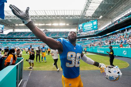 Washington Commanders Sign DE Odafe Oweh to Massive $100M Contract