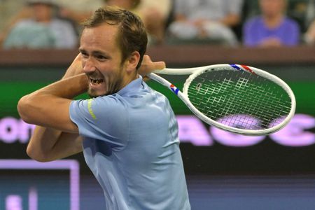 Medvedev Ends Alcaraz’s Indian Wells Title Defense, Faces Sinner in Final