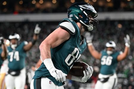 Philadelphia Eagles Re-Sign Tight End Dallas Goedert for $7M