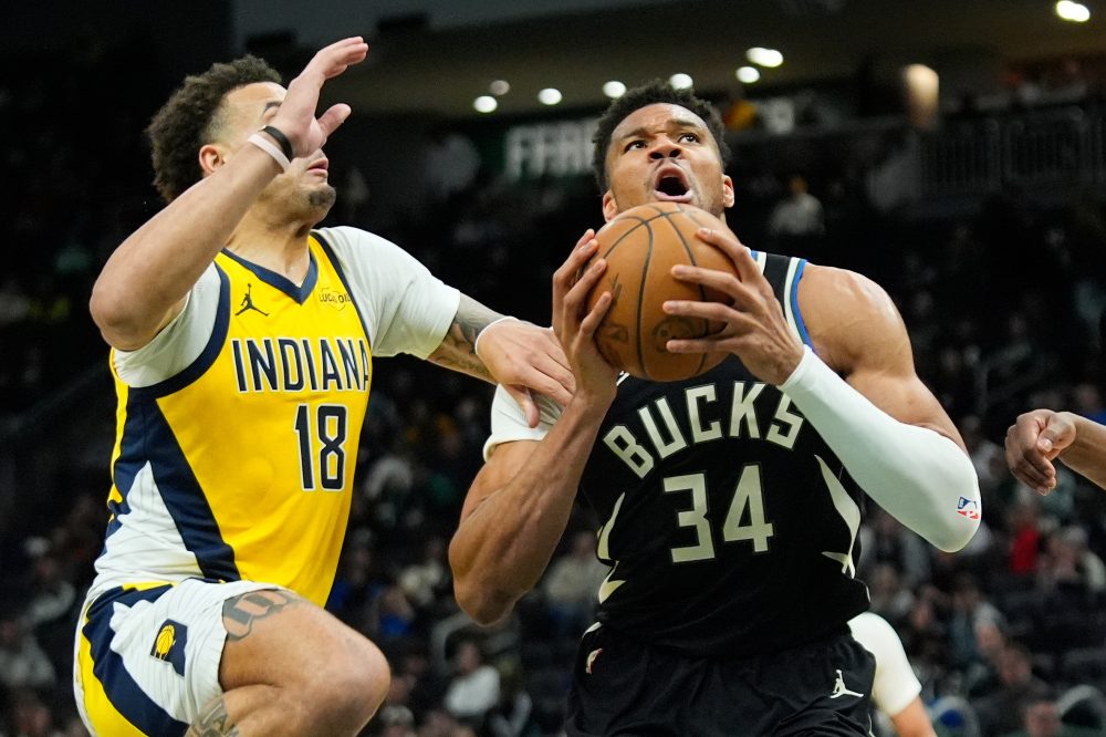 Bucks Star Giannis Exits Win Over Pacers With Knee Injury After Awkward Landing