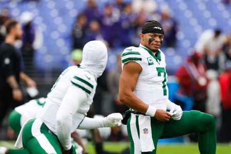 Chiefs Acquire QB Justin Fields from Jets in Trade Deal