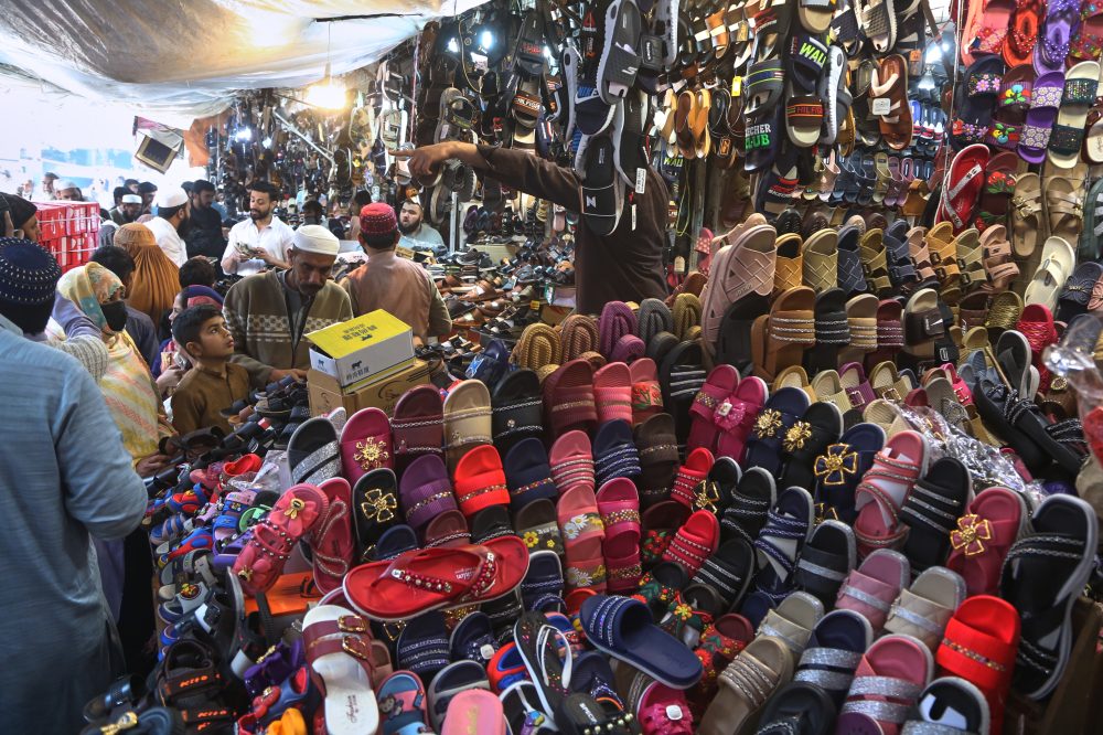 Muslims Worldwide Prepare to Celebrate Eid al-Fitr Following Ramadan