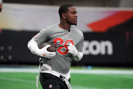 Miami Dolphins Keep Running Back De’Von Achane Off Trading Block