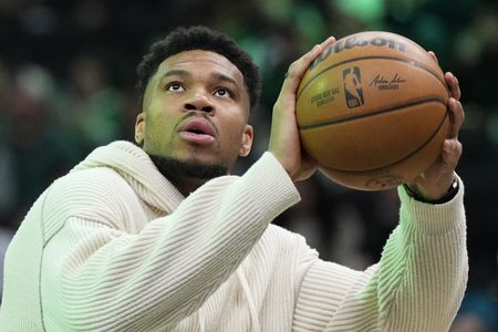 Giannis Disagrees With Bucks’ Plan to Bench Him for Season