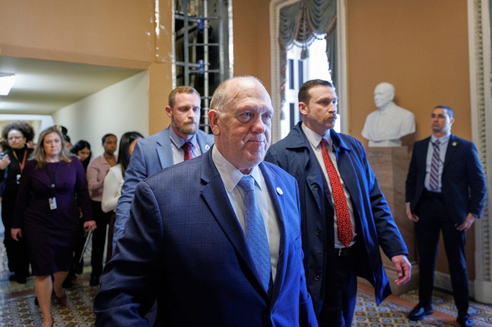 Senators, White House Border Chief Hold Talks on Month-Long DHS Shutdown