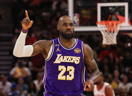 Lakers’ LeBron James Matches 30-Year NBA Games Played Record