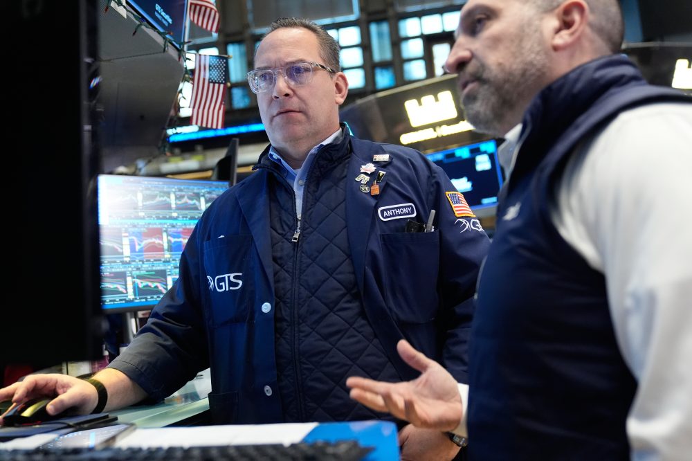Crude Oil Drops as Iran Conflict Concerns Send Mixed Signals to Global Markets