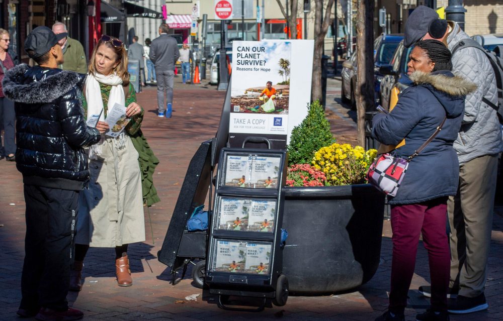 Jehovah’s Witnesses Allow Members to Store Own Blood for Medical Use